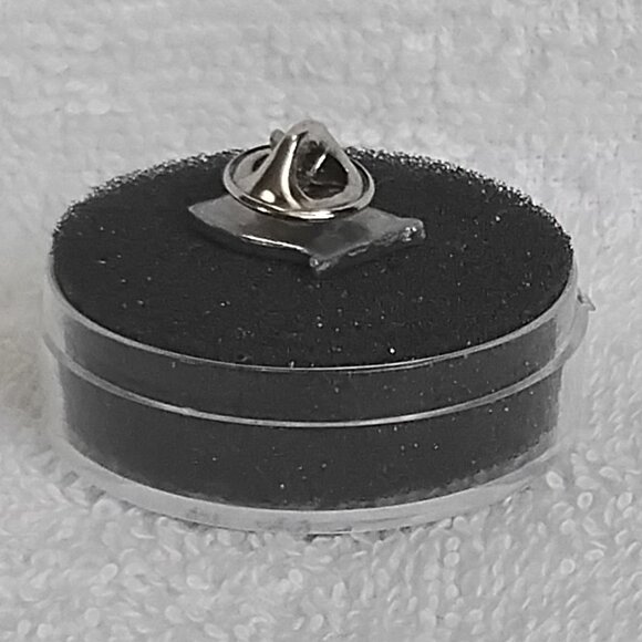 New Brunswick Canadian Provincial Metal & Enamel Flag Pin!! - Picture 2 of 2